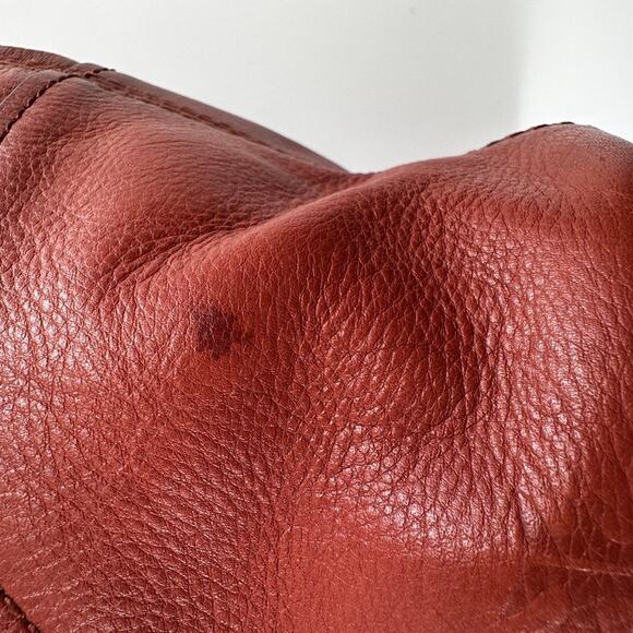 Frye Red Leather Hobo Bag – Slouchy Shoulder Purse with Brass Hardware - Picture 5 of 9